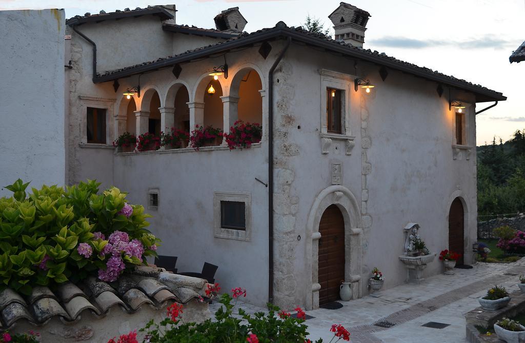 Palazzo La Loggia Hébergement de vacances Barisciano